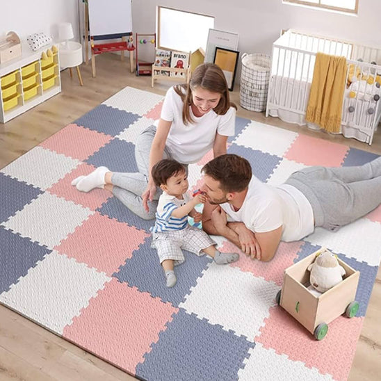 Tapis de motricite bebe blanc rose bleu avec papa maman bebe