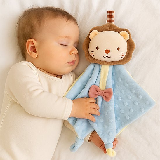 doudou lion bleu avec bébé qui dort