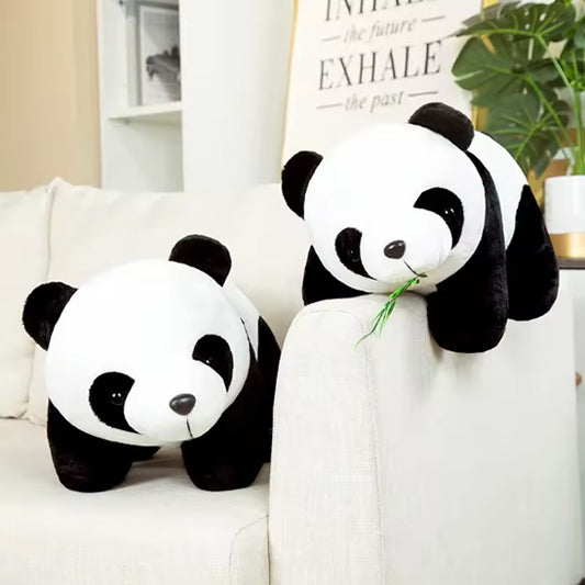 peluche panda avec bambou et sans bambou sur canape
